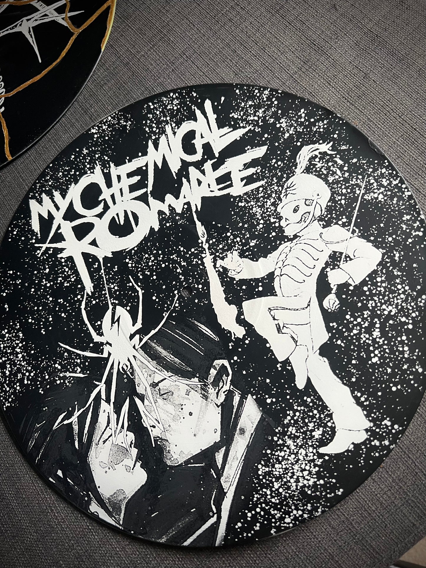 MCR - Art oN a repuRPosED viNyL rEcord￼